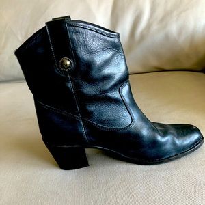 Frye Melissa Button Short Ankle Boot - Black - Size 9